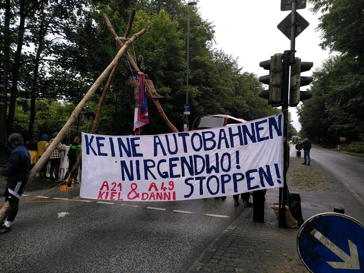 Blockade der B404 in Kiel – gegen den Ausbau der A21