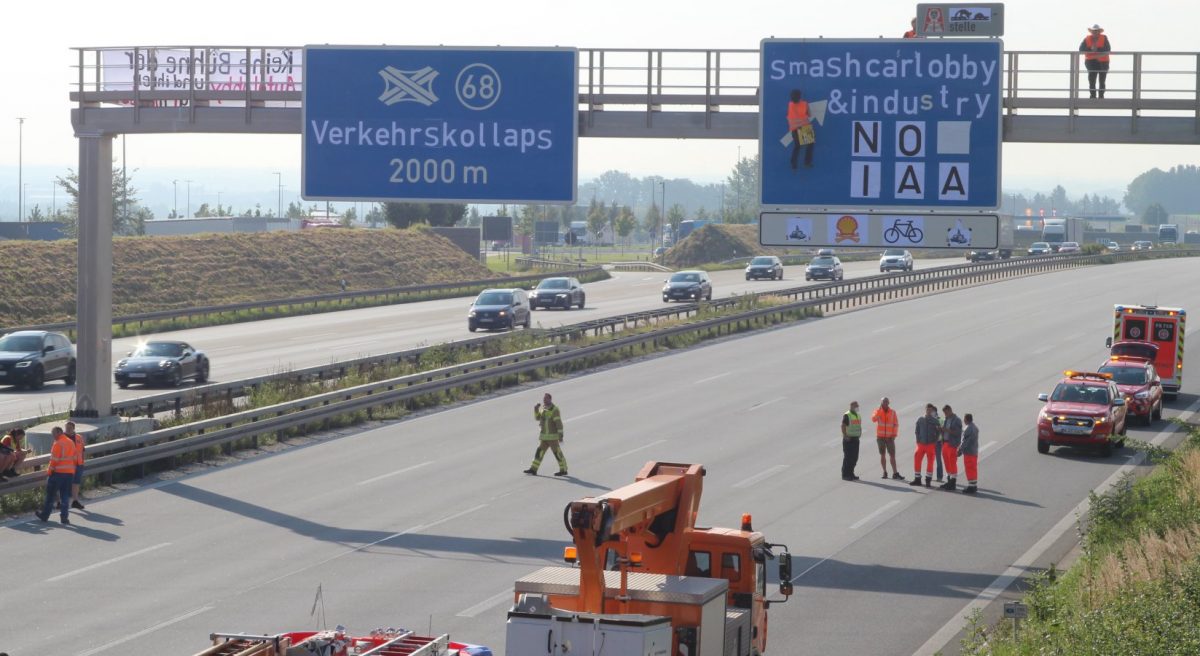 Autobahnabseilaktionen – ganz legal! Verkehrswende-Aktivist*innen werden in mehreren Städten für Klimaschutz und gegen Strafen für Autobahnaktionen demonstrieren
